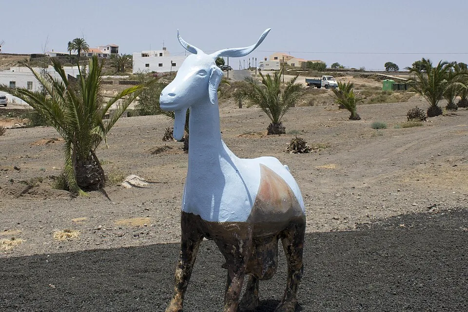 A white statue of a Majorera goat, the horned breed whose milk is used to make Fuerteventura's queso majorero cheese